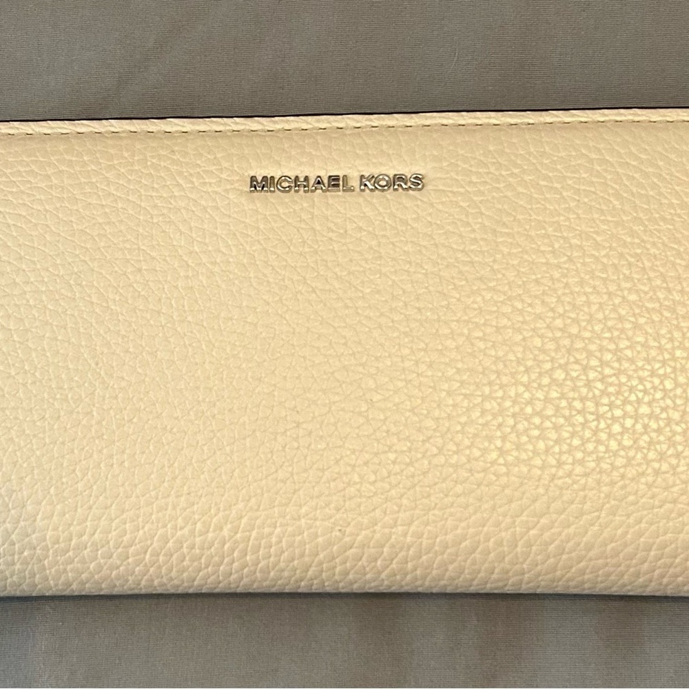 NWT Michael Kors “Bryant” Wallet